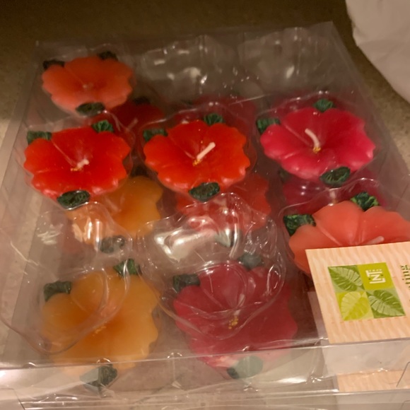 Hibiscus Floating Candles, 14 Total, 9 NIB & 5 NIB, clean and Smoke Free Home - Picture 9 of 16